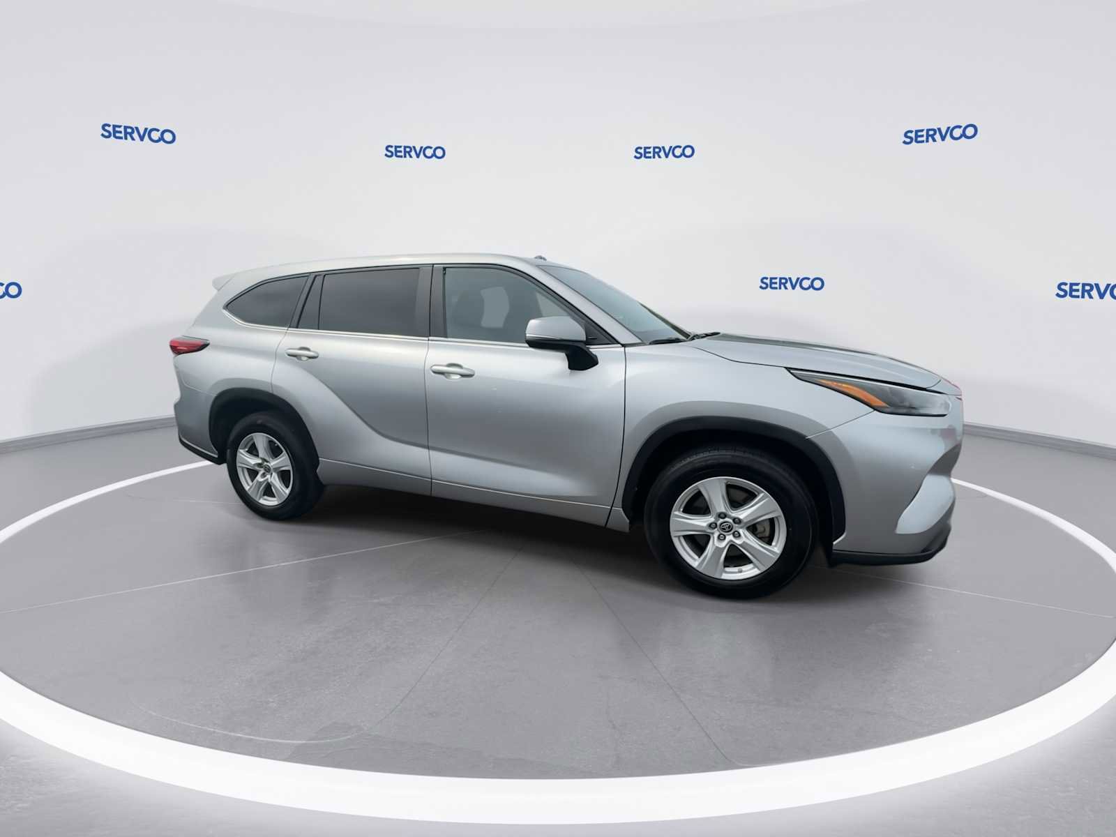 Used 2023 Toyota Highlander L image 2