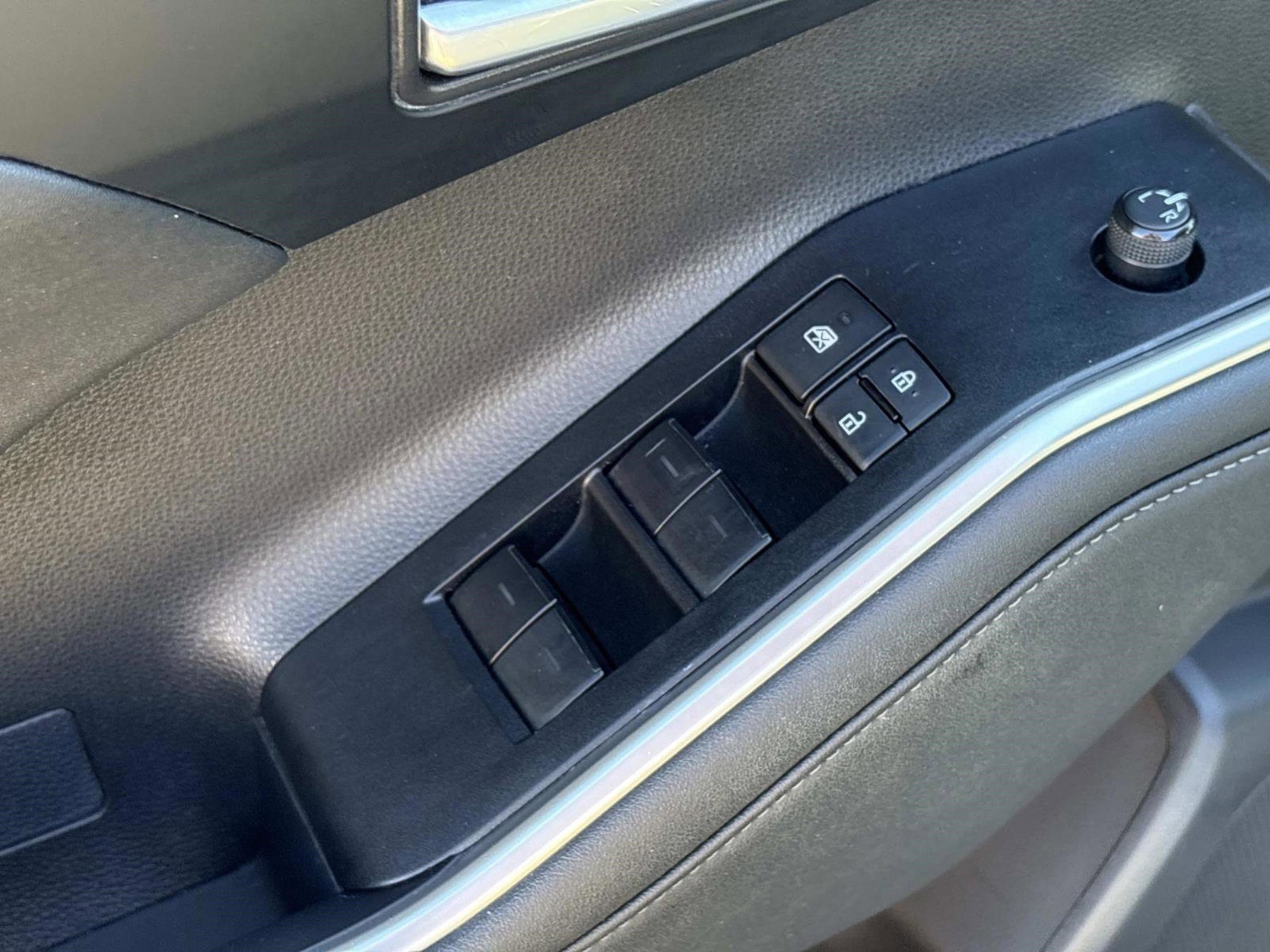 Used 2023 Toyota Highlander XLE image 28