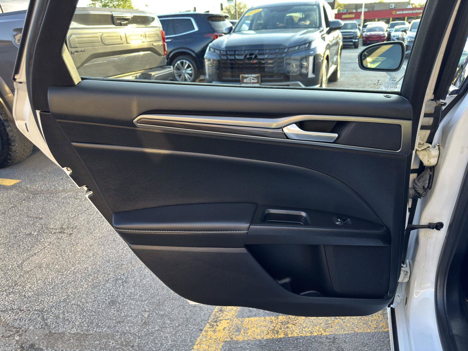 Used 2018 Ford Fusion SE w/ Equipment Group 602A FWD image 24