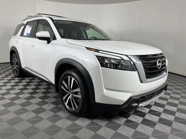 Used 2025 Nissan Pathfinder Platinum w/ Cargo Package FWD image 3