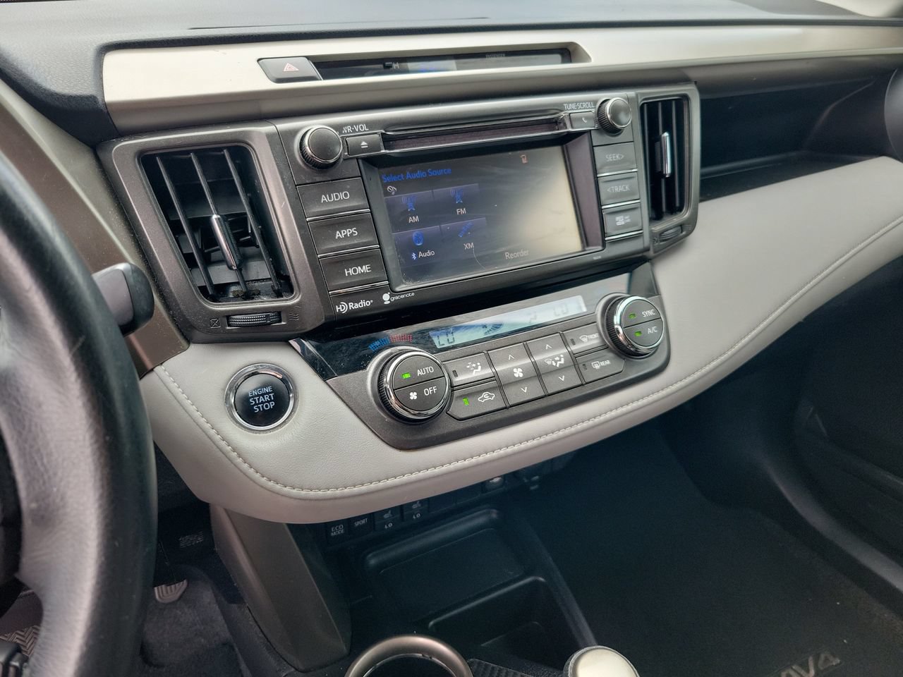 Used 2015 Toyota RAV4 Limited FWD image 23