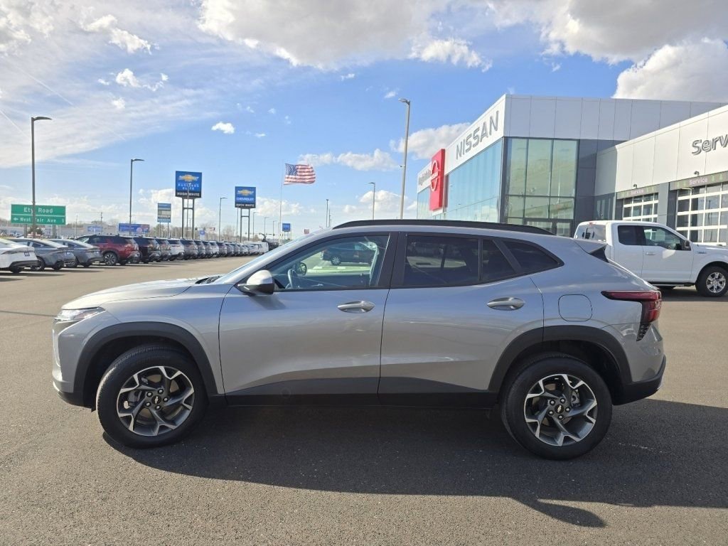 Used 2024 Chevrolet Trax LT w/ Driver Confidence Package image 9