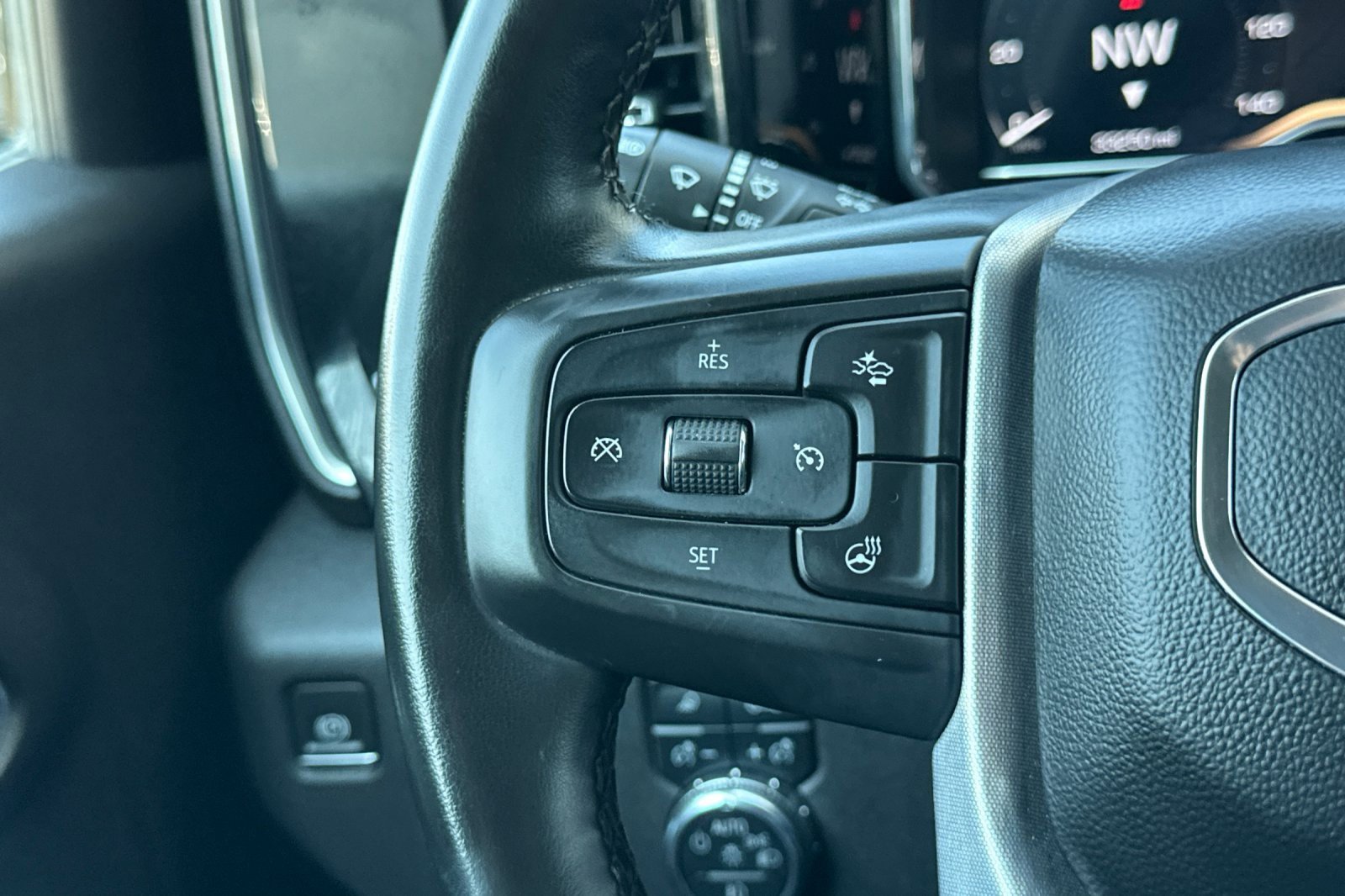 Used 2024 GMC Sierra 1500 SLT image 34