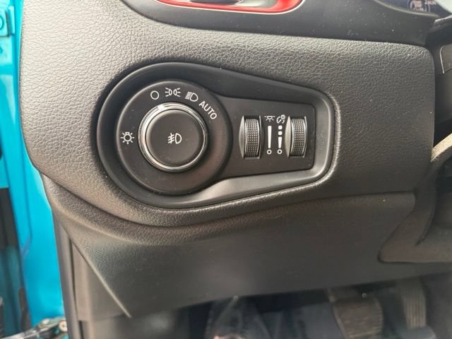 Used 2020 Jeep Renegade Trailhawk w/ Cold Weather Group AWD/4WD image 15