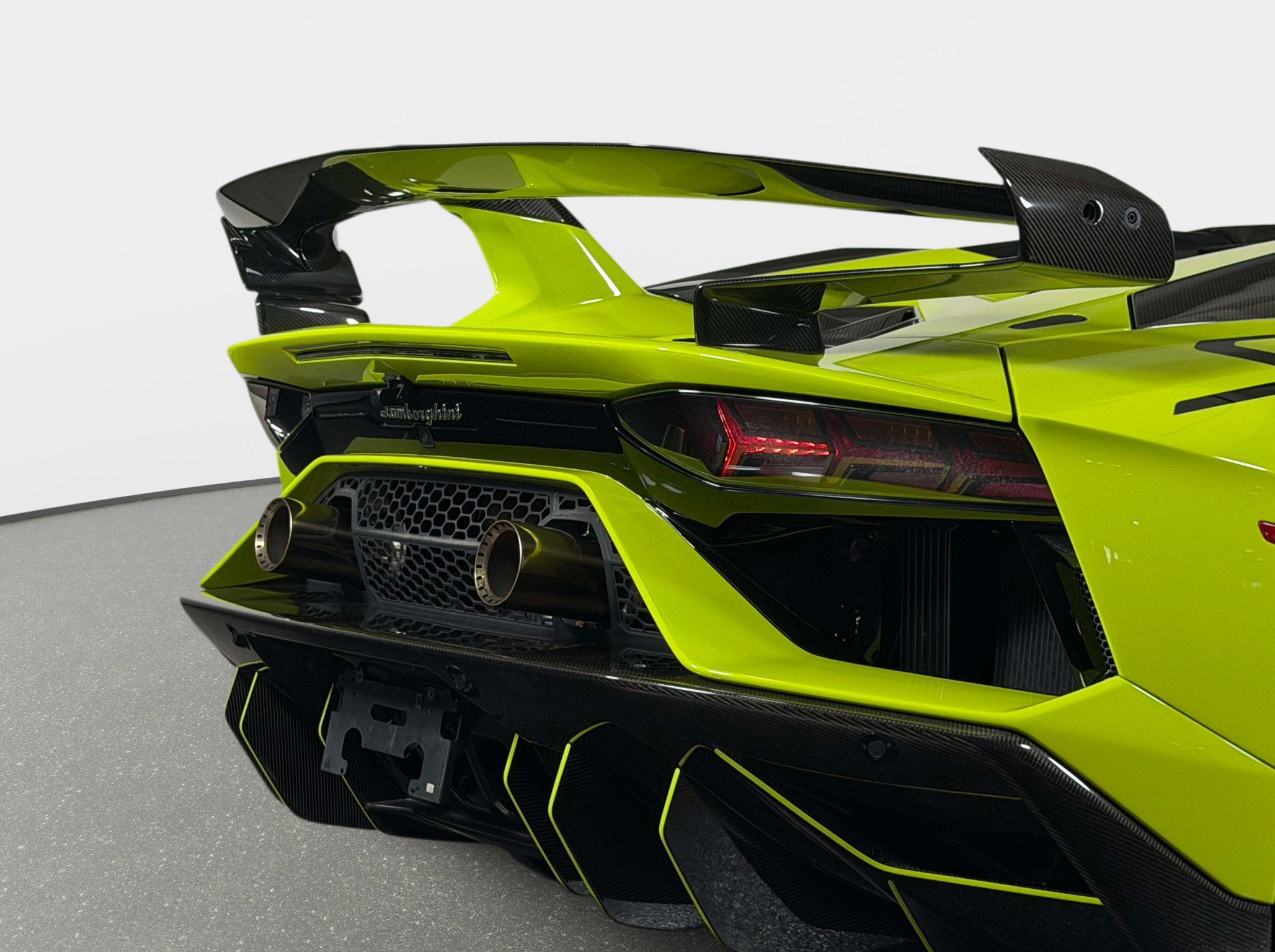 Used 2020 Lamborghini Aventador SVJ AWD/4WD image 10