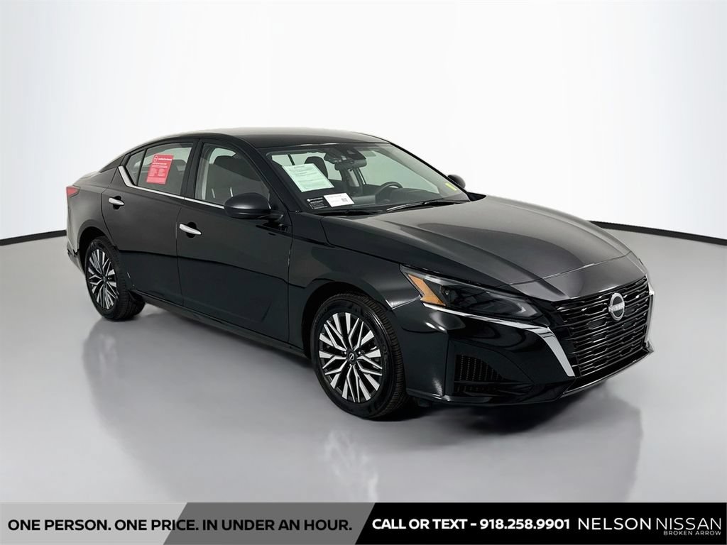 Certified 2025 Nissan Altima 2.5 SV AWD/4WD image 3