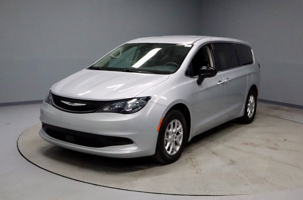 Used 2024 Chrysler Voyager LX image 6