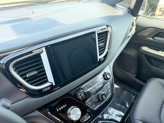 New 2026 Chrysler Voyager LX FWD image 19