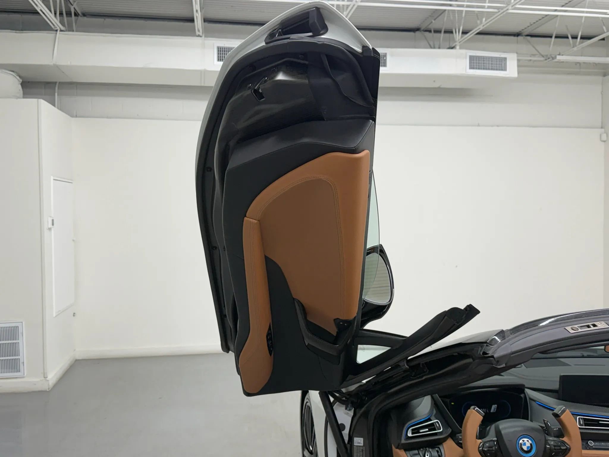 Used 2019 BMW i8 Roadster image 14