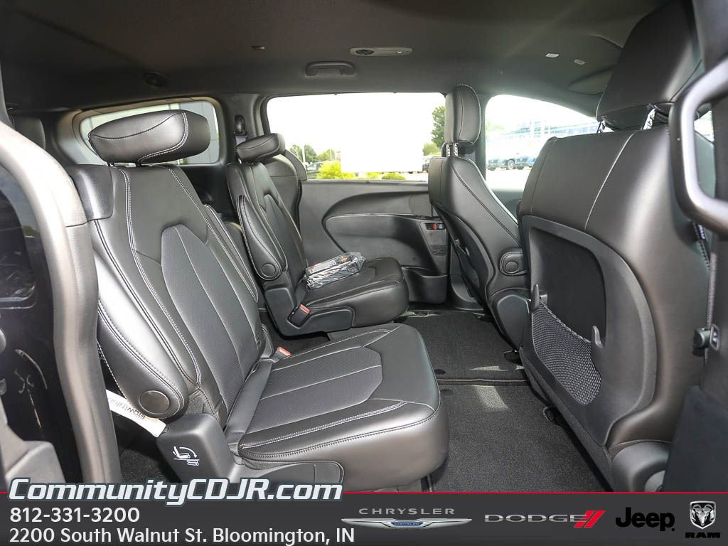 New 2025 Chrysler Voyager LX FWD image 20