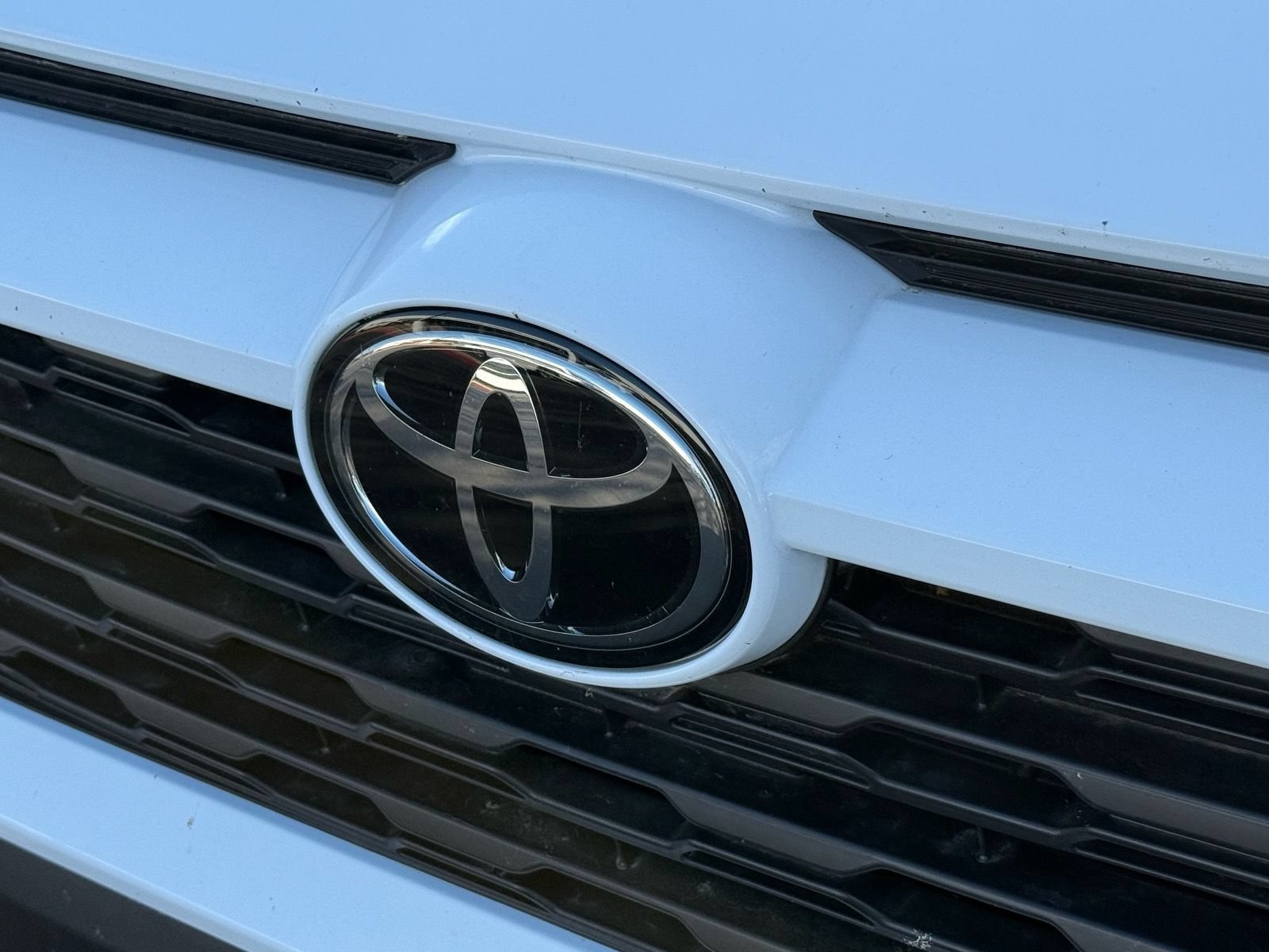 Used 2025 Toyota RAV4 XLE AWD/4WD image 8