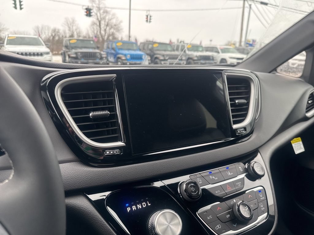 New 2026 Chrysler Voyager LX FWD image 27