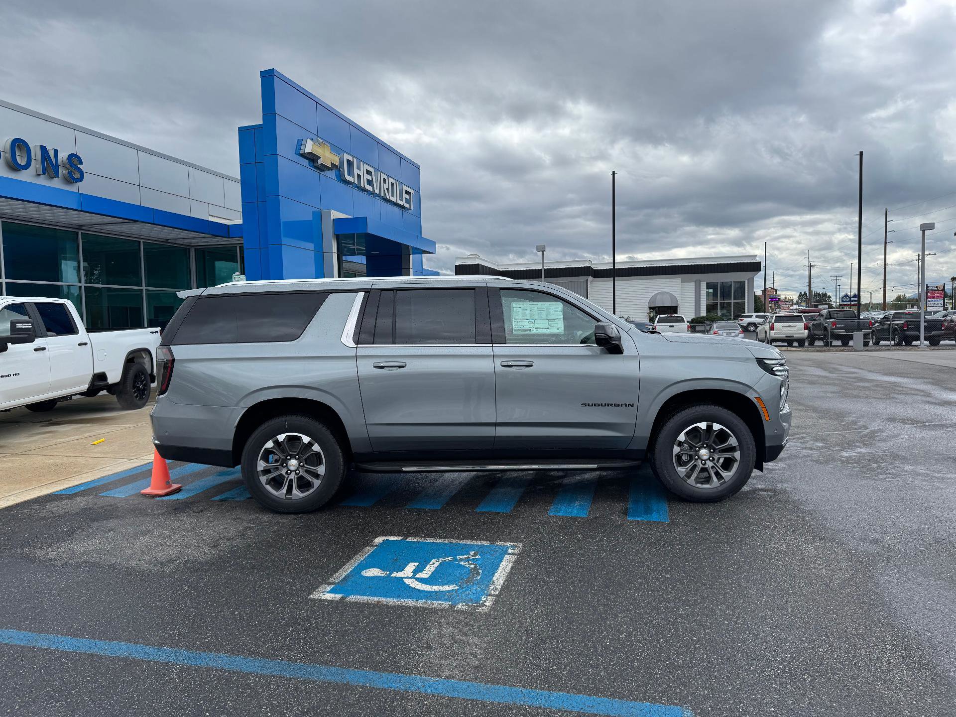 New 2026 Chevrolet Suburban LT w/ Comfort Package AWD/4WD image 8