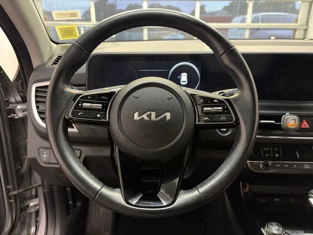 Used 2024 Kia Seltos EX FWD image 23