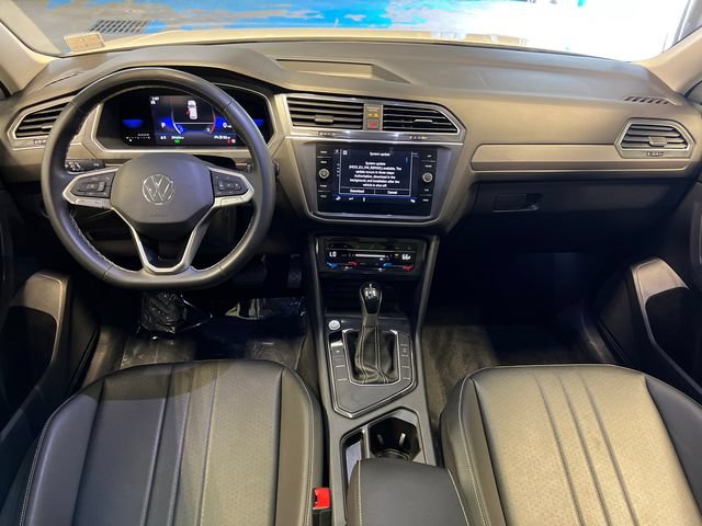 Certified 2023 Volkswagen Tiguan SE w/ Panoramic Sunroof Package FWD image 18
