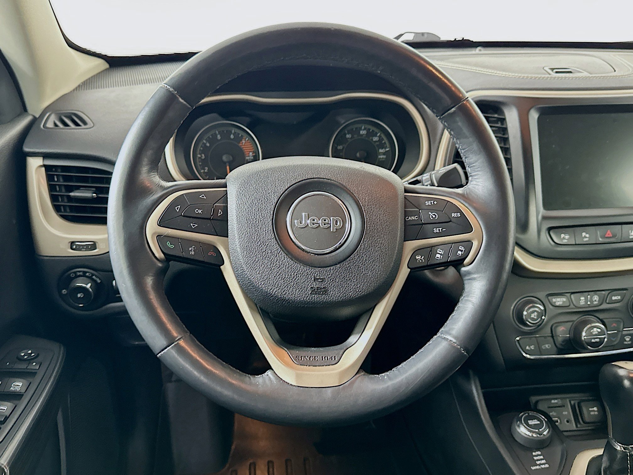 Used 2016 Jeep Cherokee Limited w/ Technology Group image 18