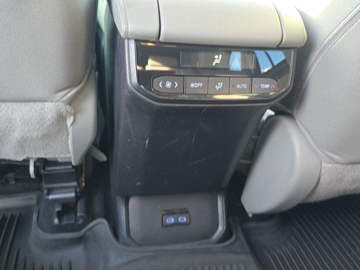 Used 2022 Toyota Highlander L image 11