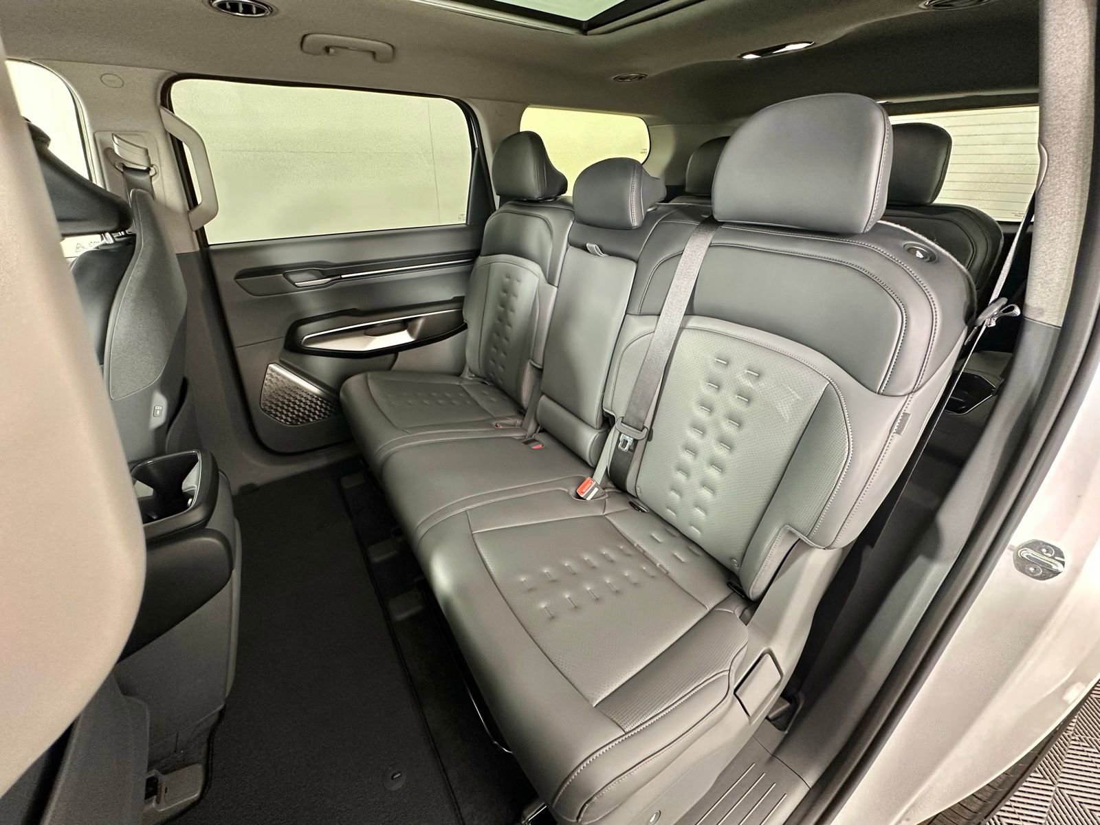 Used 2025 Kia EV9 Wind image 37