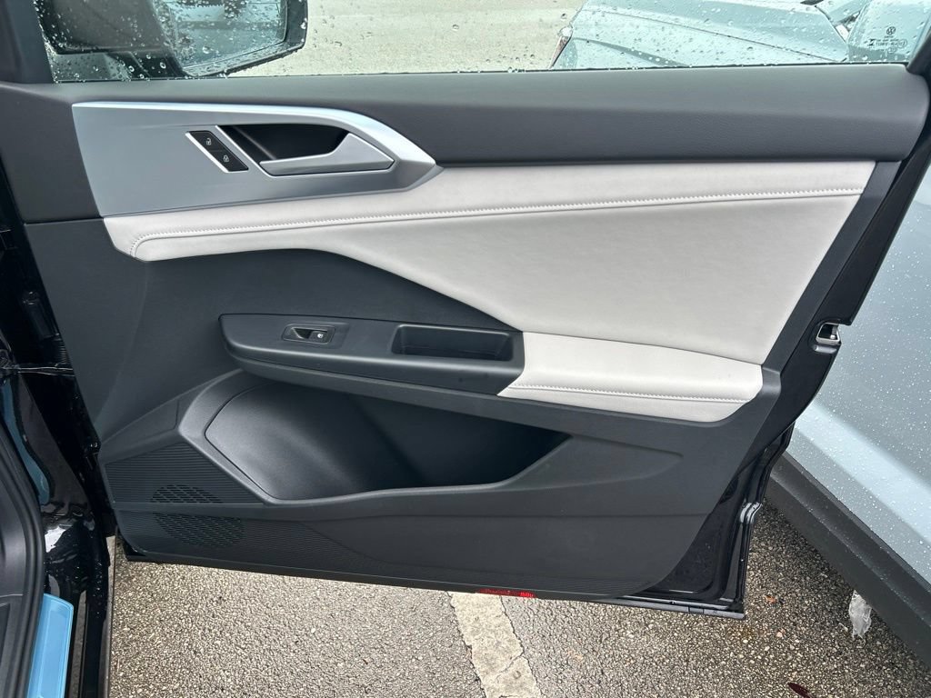 New 2026 Volkswagen Taos SE FWD image 41
