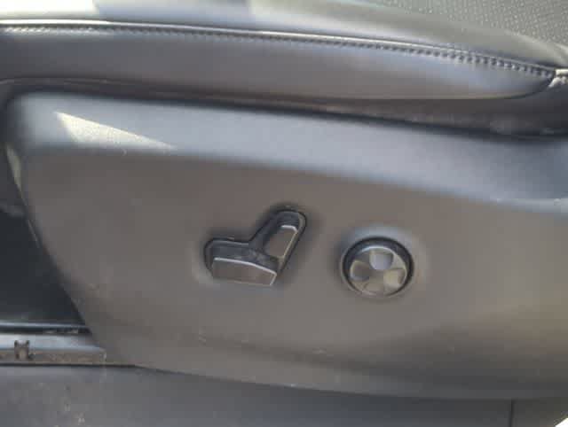 Used 2023 Chrysler Pacifica Touring-L FWD image 17