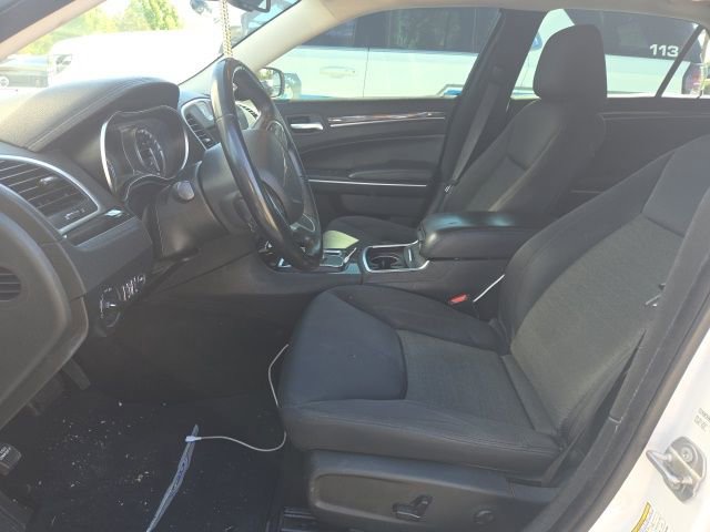 Used 2018 Chrysler 300 Touring w/ Chrome Appearance Package image 9