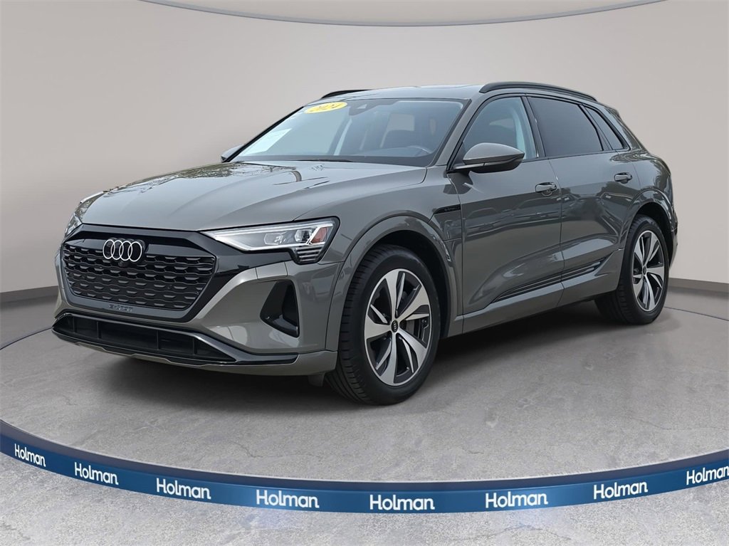 Certified 2024 Audi Q8 e-tron Premium image 8