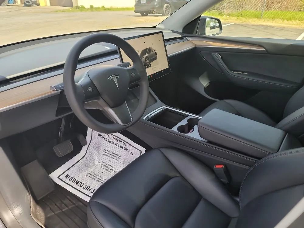 Used 2023 Tesla Model Y 2WD image 10