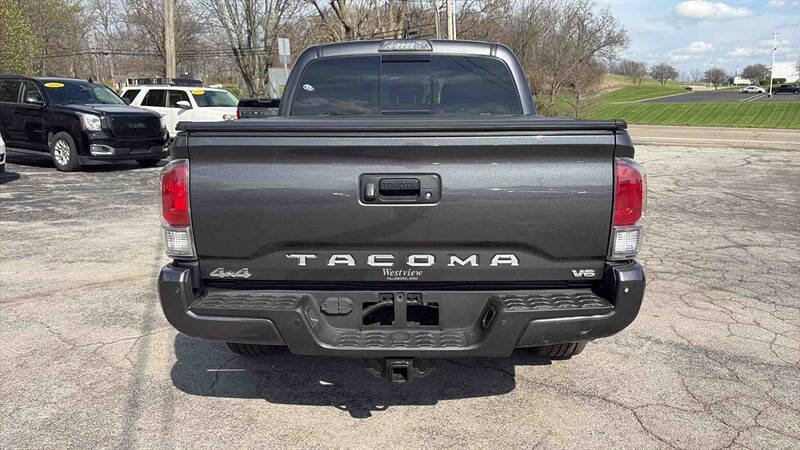 Used 2018 Toyota Tacoma Limited AWD/4WD image 7