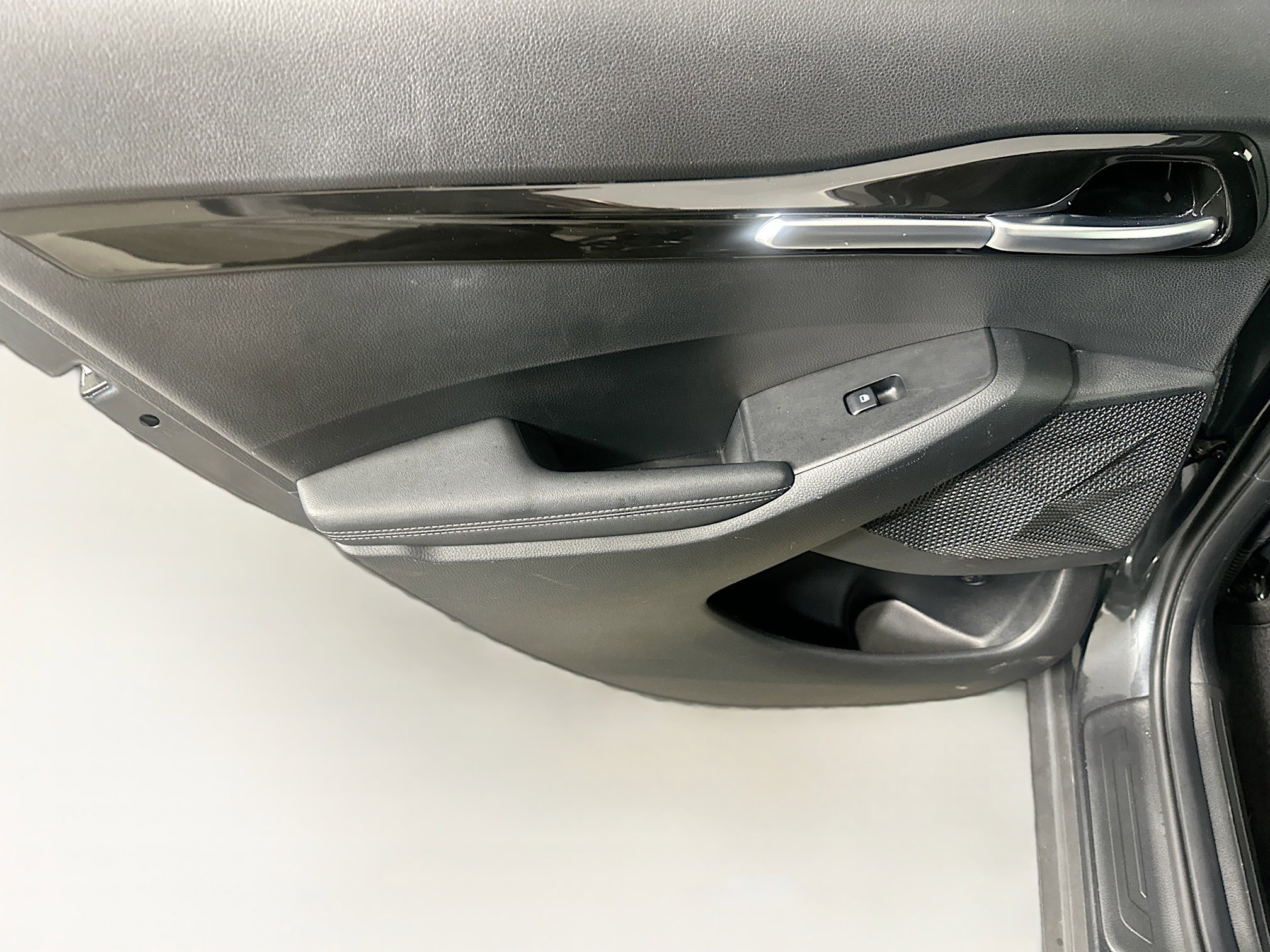 Used 2025 Kia Seltos S FWD image 26