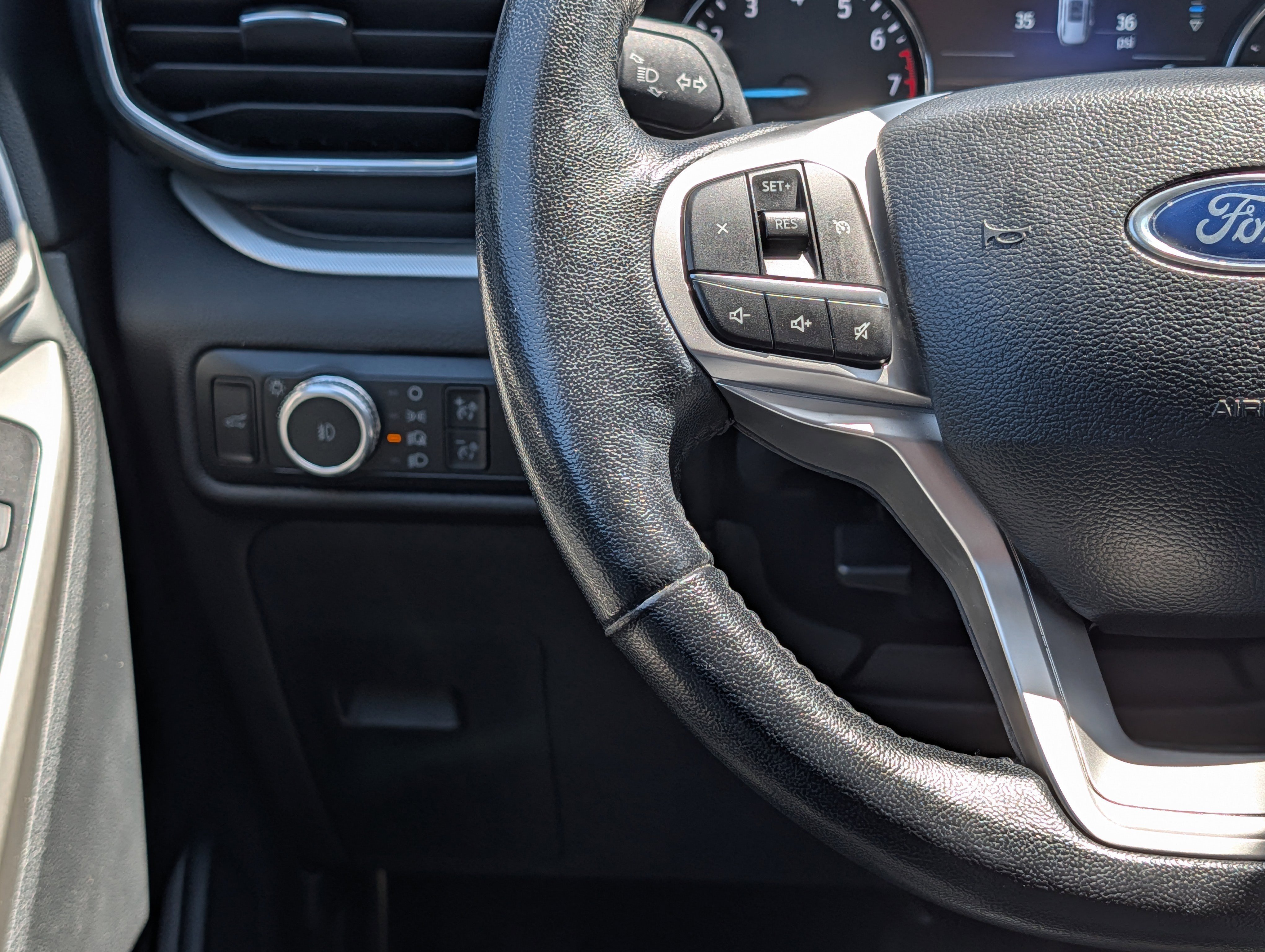 Certified 2022 Ford Explorer XLT w/ Equipment Group 202A AWD/4WD image 23