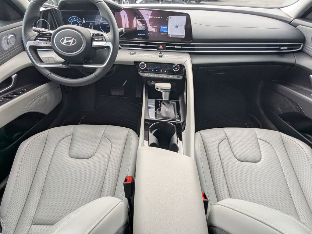 Certified 2025 Hyundai Elantra Limited image 17