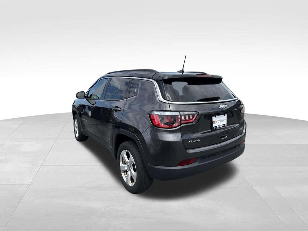 Used 2018 Jeep Compass Latitude w/ Popular Equipment Group AWD/4WD image 3