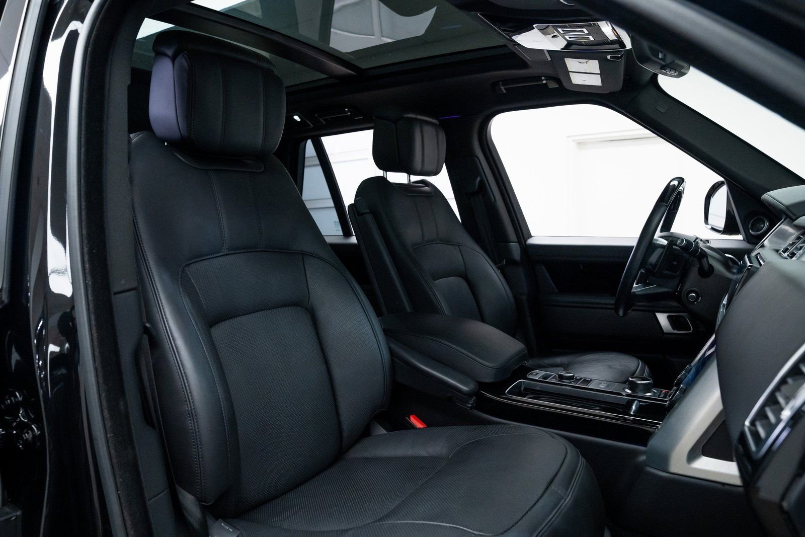 Used 2021 Land Rover Range Rover Westminster Edition image 6