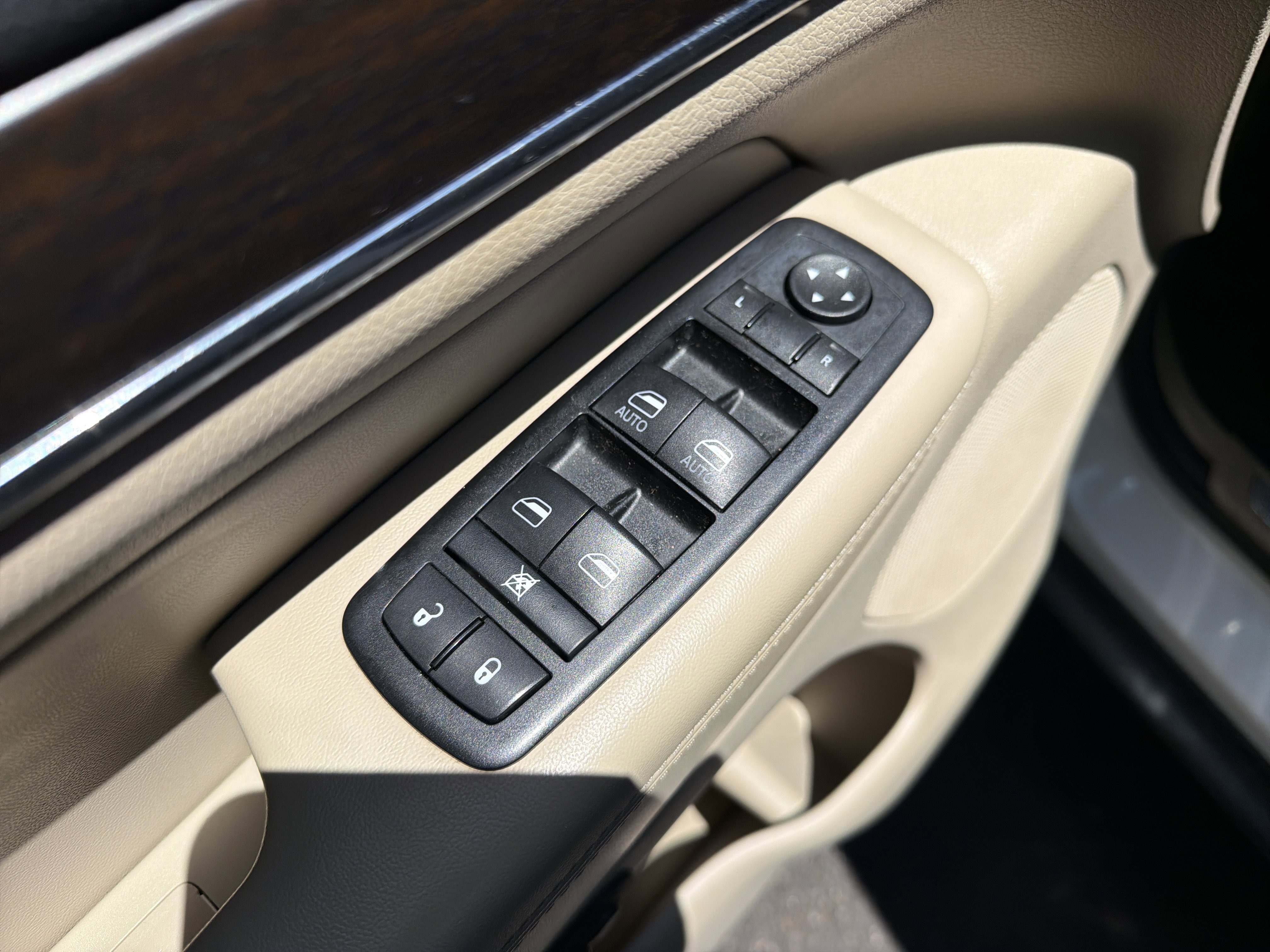 Used 2014 Jeep Grand Cherokee Limited AWD/4WD image 15