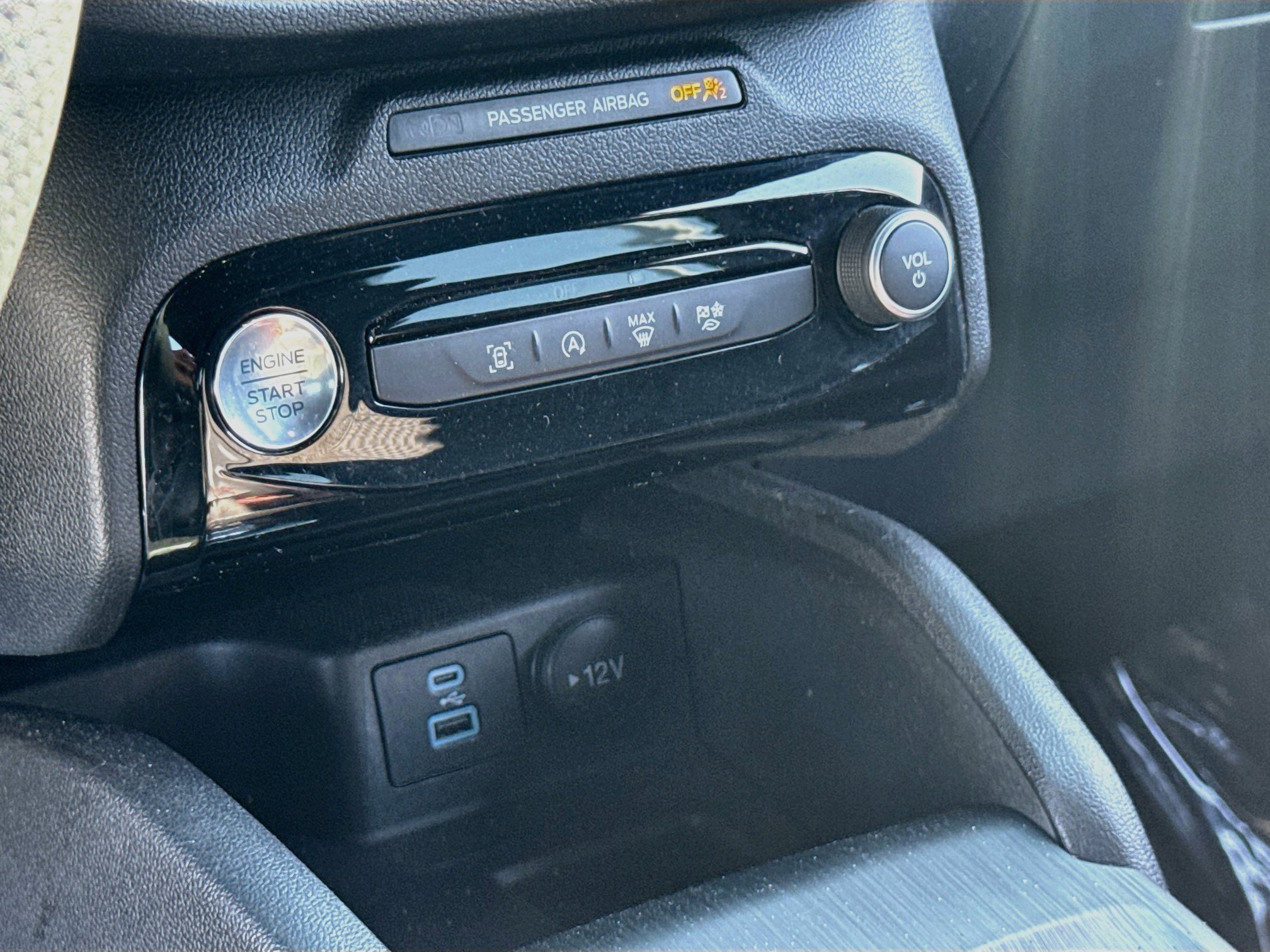 Used 2023 Ford Escape ST-Line w/ Tech Pack #1 AWD/4WD image 18
