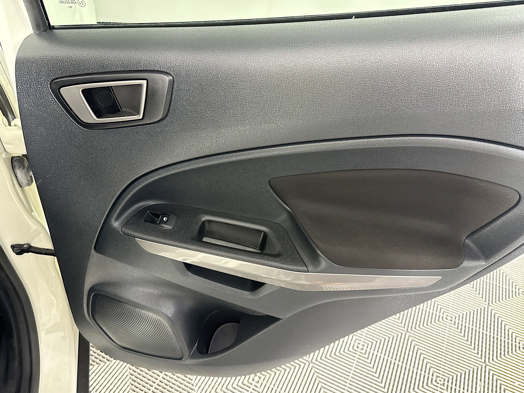 Used 2020 Ford EcoSport SE w/ SE Convenience Package image 27