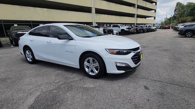 Used 2023 Chevrolet Malibu LS image 2