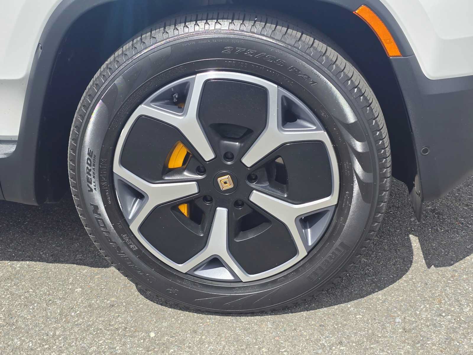 Used 2024 Rivian R1S Adventure AWD/4WD image 9