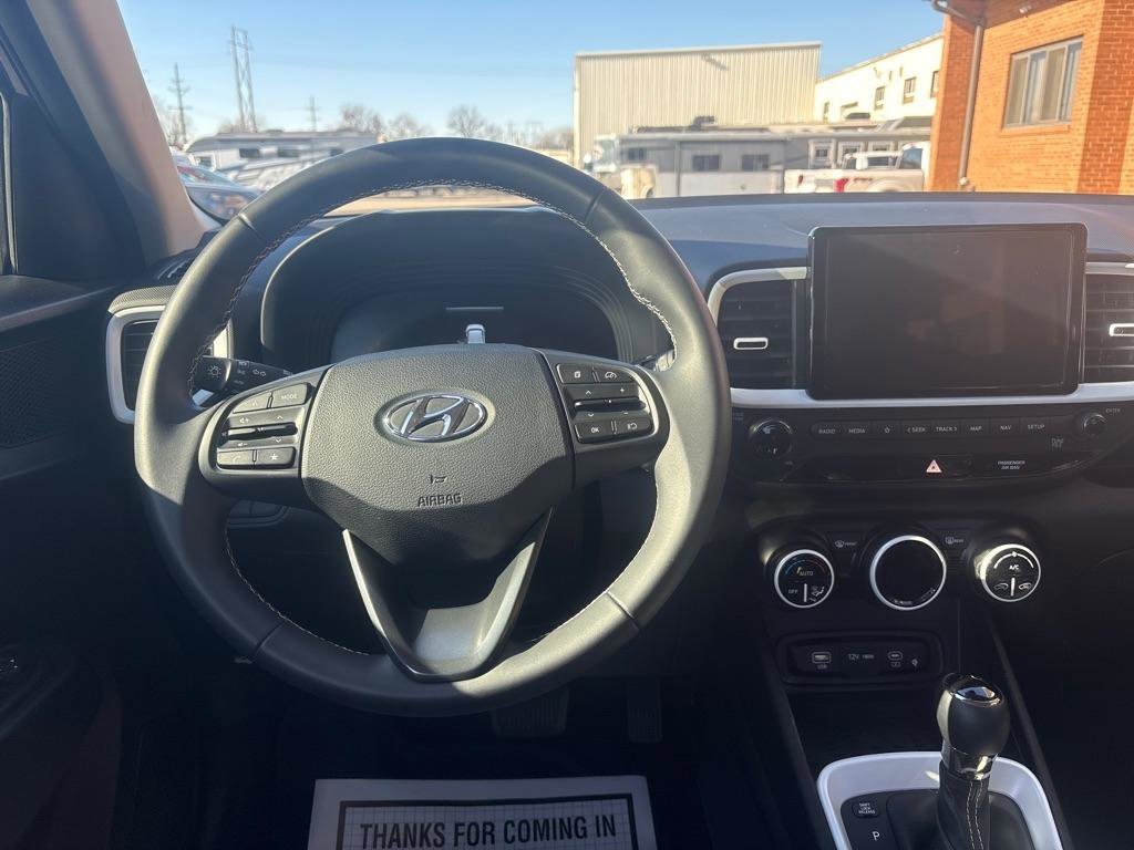 Used 2025 Hyundai Venue Limited FWD image 21
