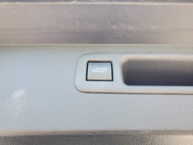 Used 2023 Toyota Highlander XLE AWD/4WD image 9