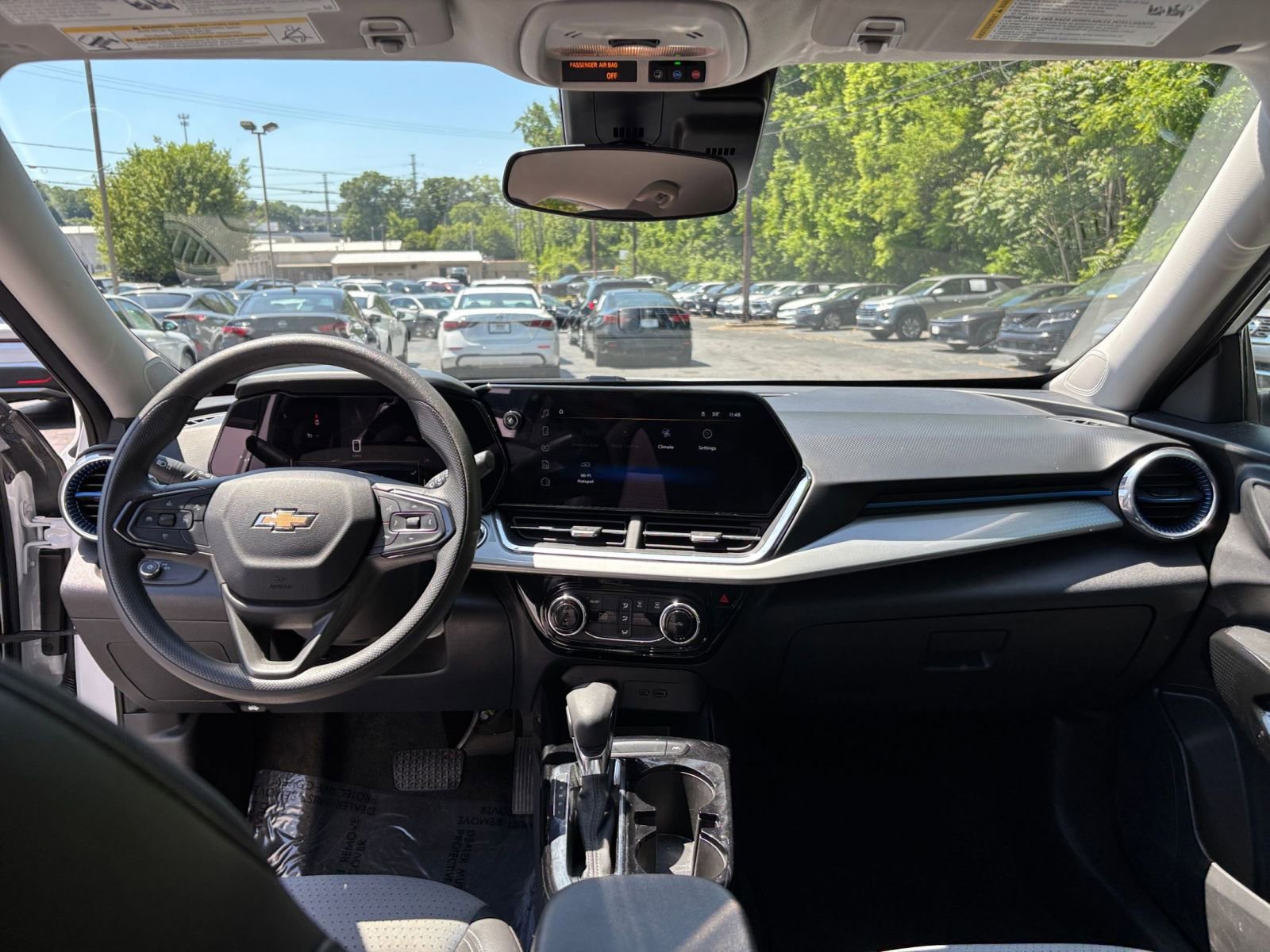 Used 2025 Chevrolet Trax LT FWD image 28