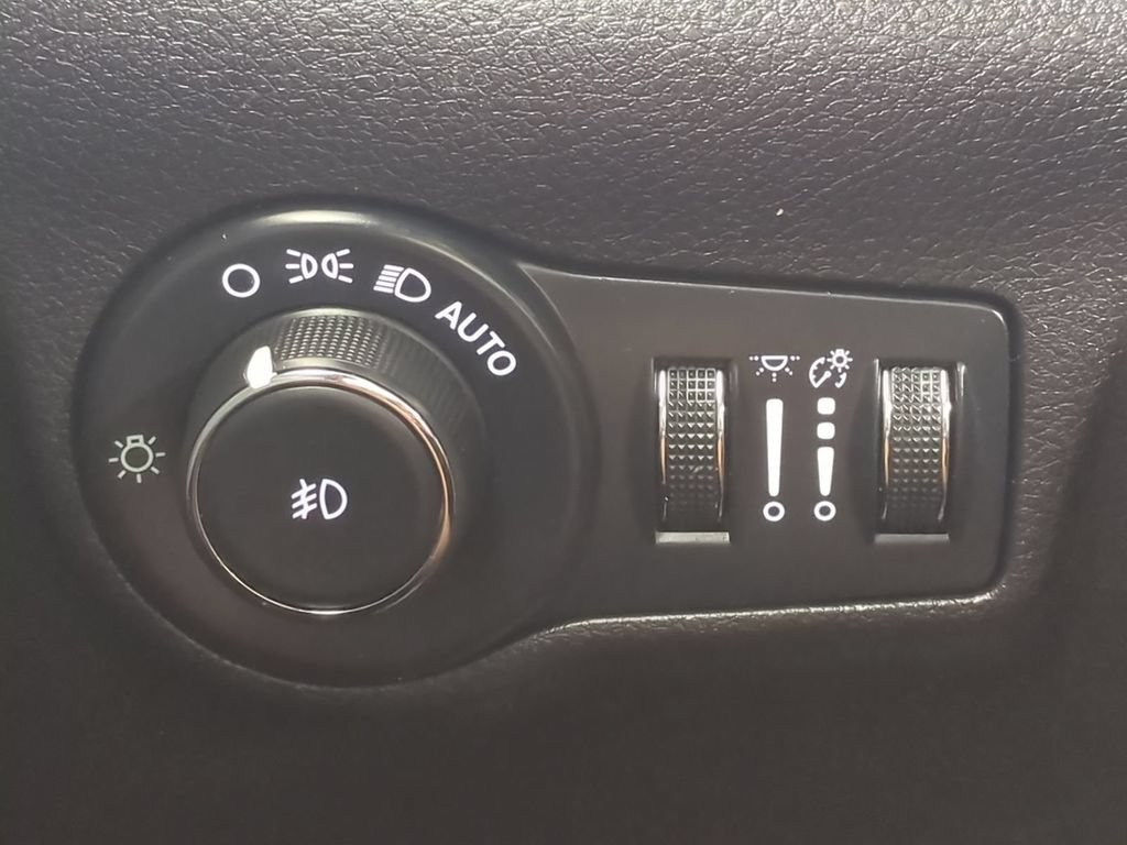 Used 2024 Jeep Compass Latitude AWD/4WD image 28