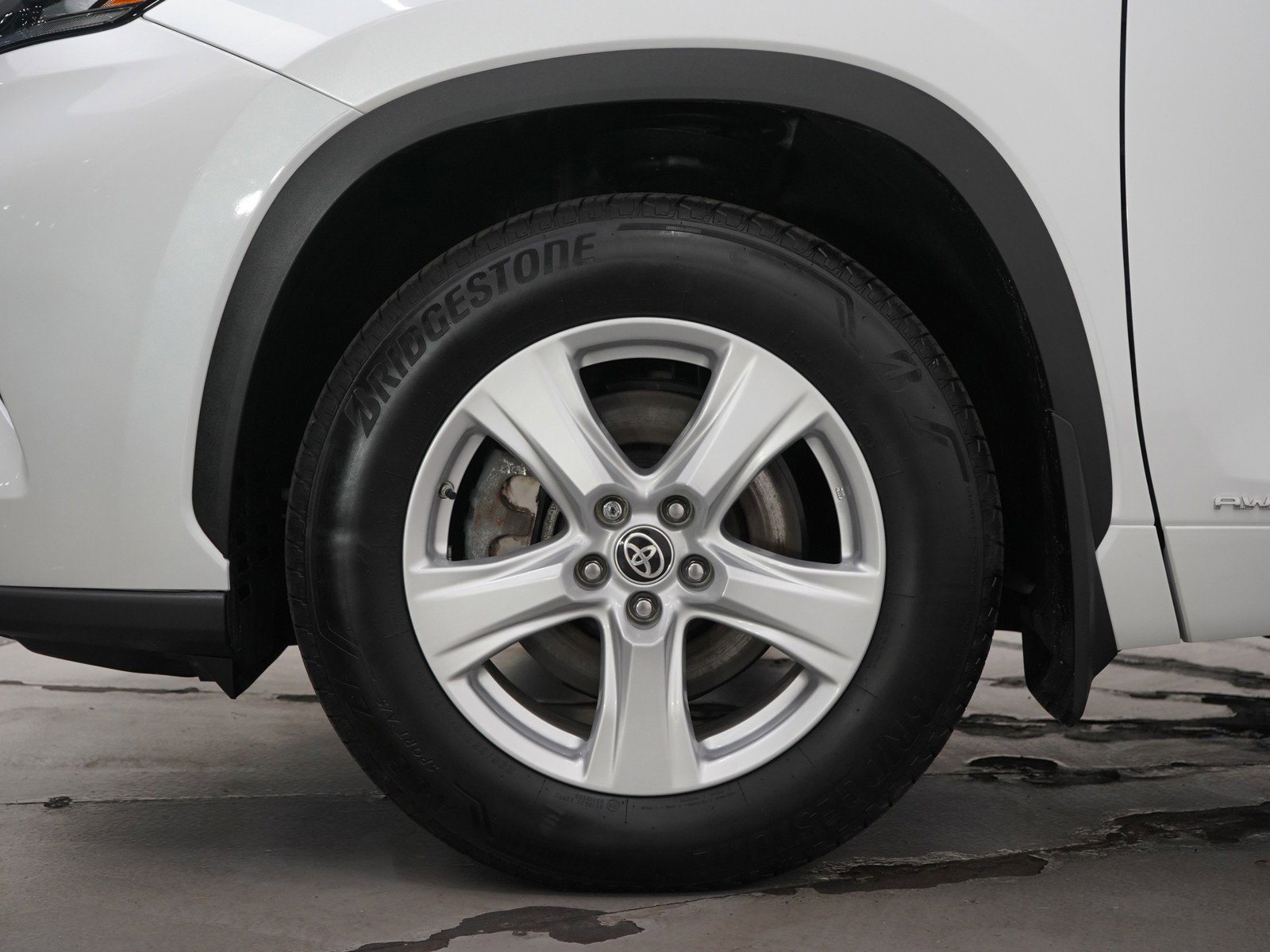 Used 2024 Toyota Highlander LE image 32