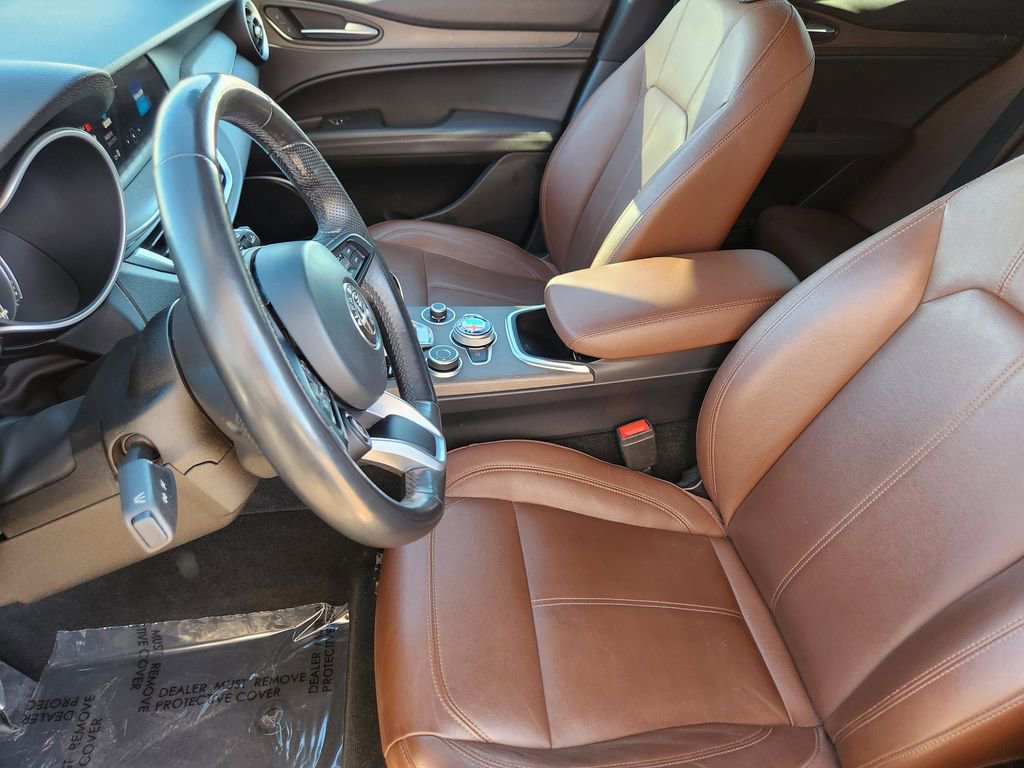 Used 2022 Alfa Romeo Stelvio Ti image 5