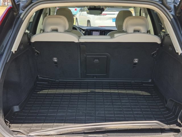 Used 2021 Volvo XC60 T5 Momentum w/ Premium Package FWD image 8
