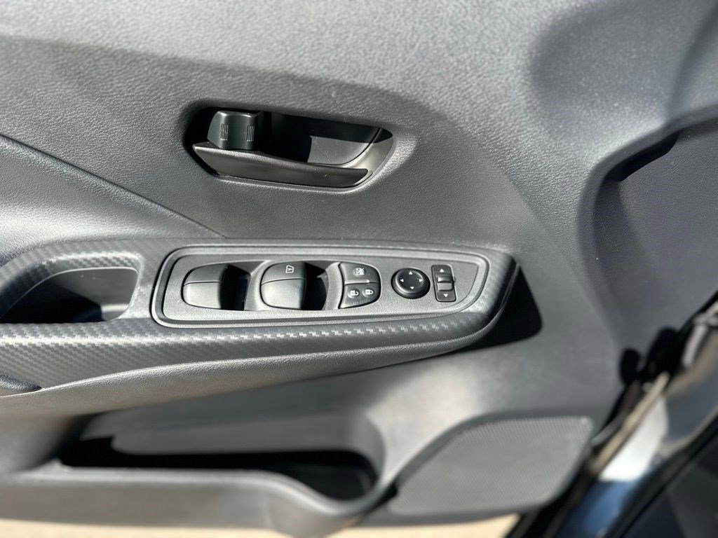 Used 2025 Nissan Versa S w/ Trunk Package image 28