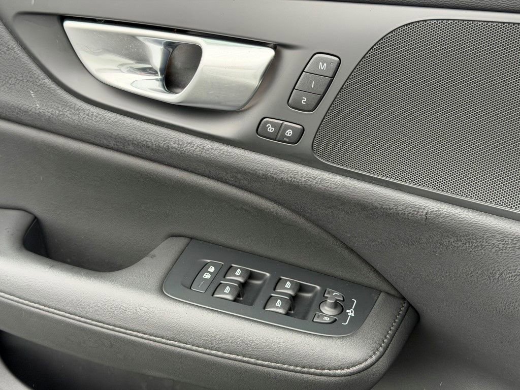 Certified 2025 Volvo V60 B5 Cross Country Plus image 37