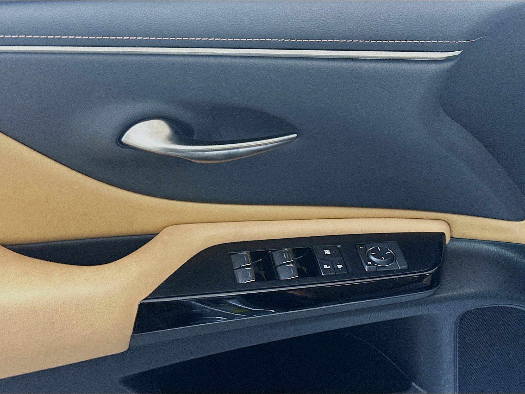 Used 2023 Lexus ES 350 w/ Accessory Package (Z2) image 15