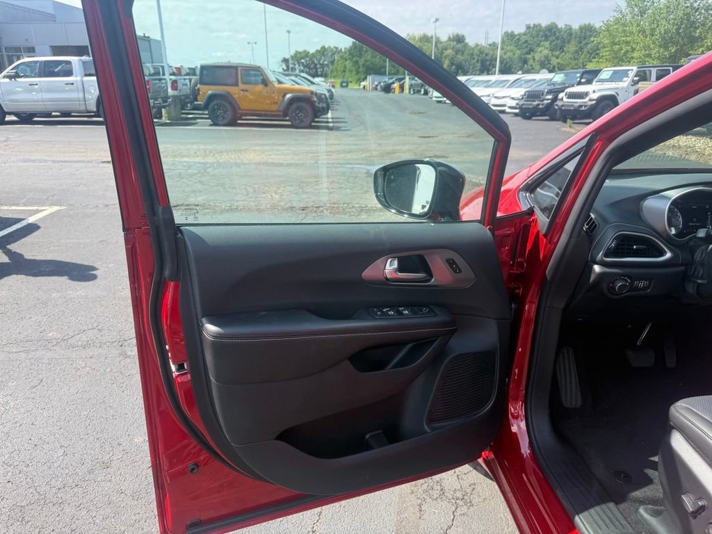 New 2027 Chrysler Pacifica Select FWD image 11