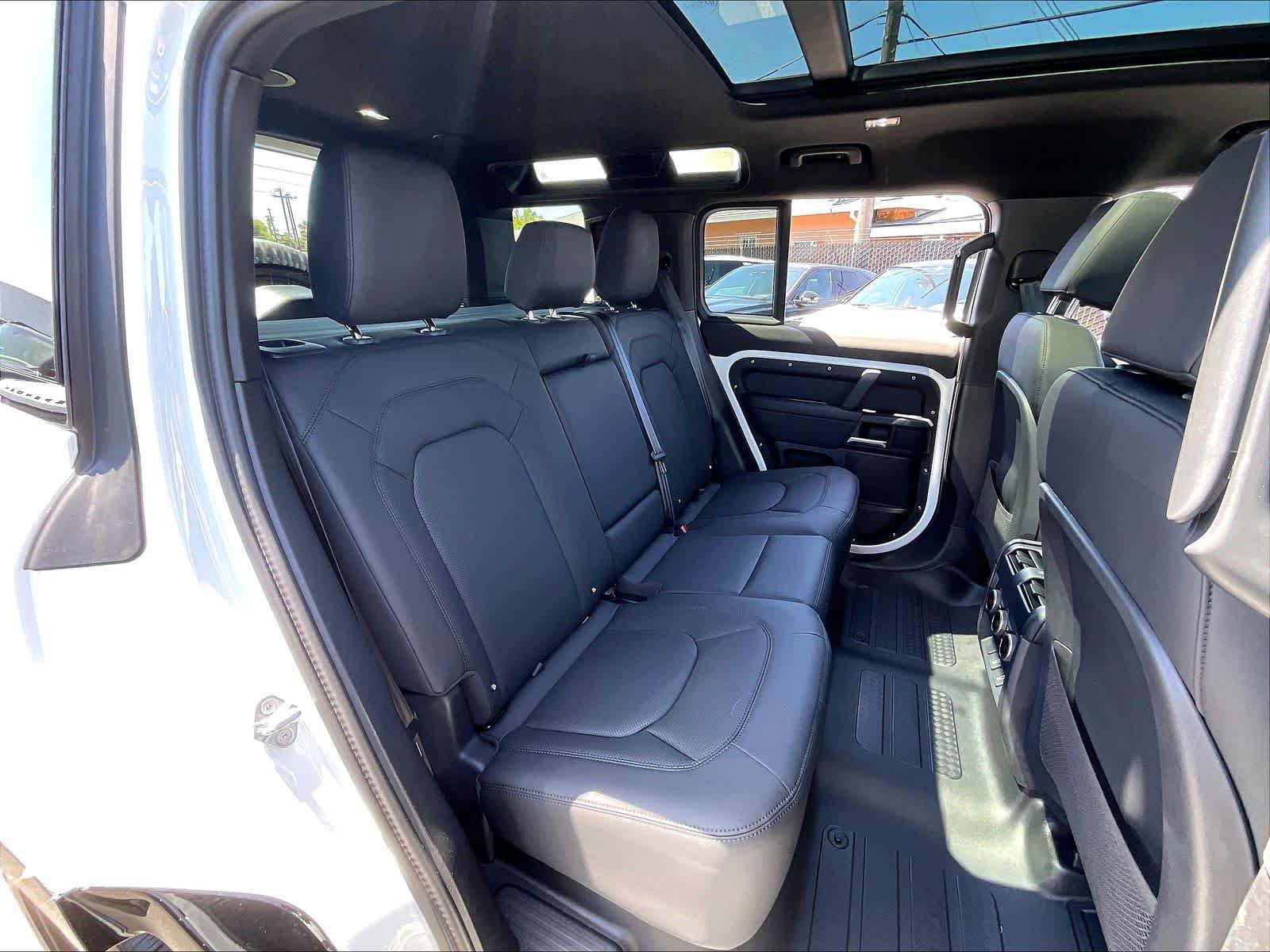 New 2026 Land Rover Defender 110 X-Dynamic SE AWD/4WD image 27
